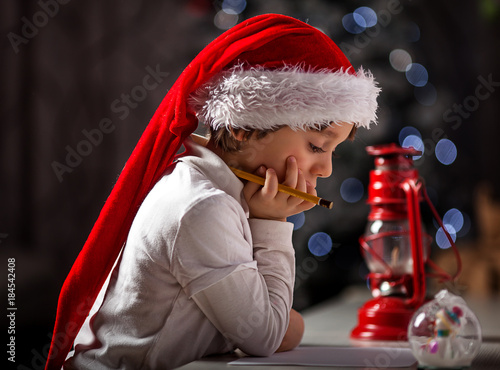 Bimbo scrive lettera a Babbo Natale