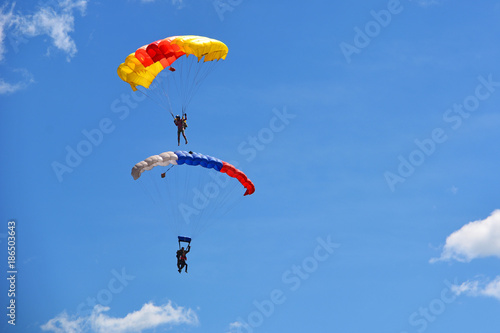 Parachute Tandem Jump, Skydivers tandem