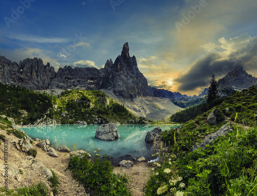 Lago di Sorapiss with amazing turquoise color of water. The mountain lake in Dolomite Alps. Italy