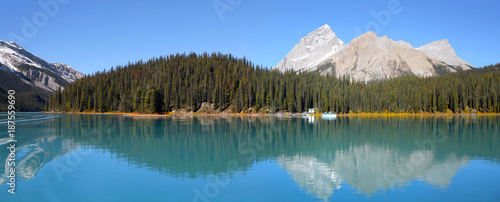 Panoramic view of Maligne lake in Jasper national park