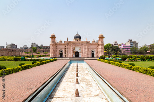 View of Mausoleum of Bibipari in Lalbagh fort. Lalbagh fort is an incomplete Mughal fortress in Dhaka, Bangladesh