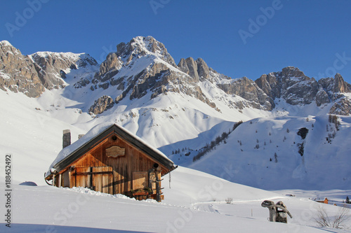 inverno a Fuciade; Sasso Valfredda e Monte la Banca, Dolomiti di Fassa