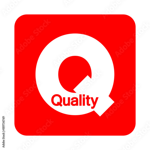 Icono plano quality espacio negativo en Q en cuadrado rojo