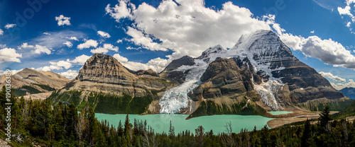 Berg Lake in Mt. Robson provincial park, Canada