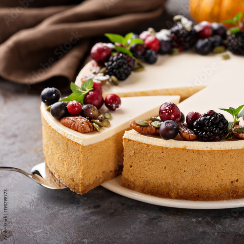 Pumpkin cheesecake with sour cream topping