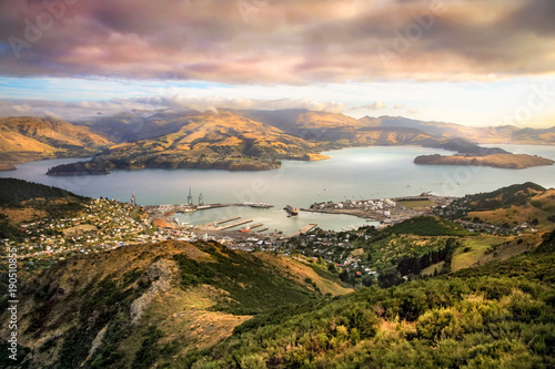 Lyttelton schronienie i Christchurch przy zmierzchem, Nowa Zelandia