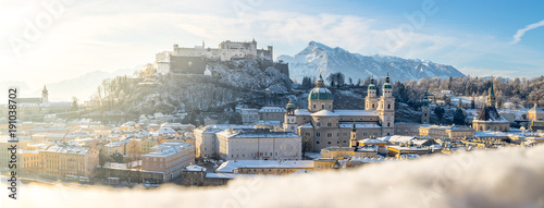 Salzburg im Winter, Morgensonne und Schnee, Panorama