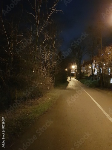 Droga w nocy