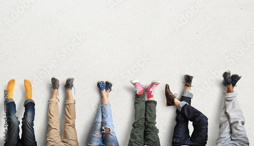 People's legs at the wall during a break in work