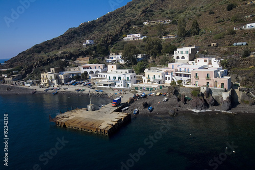 vista aerea dell'Isola Alicudi: Isole Eolie: Messina: Sicilia: Italia: Europa