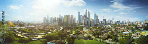 Panorama pejzażu miejskiego widok po środku Kuala Lumpur centrum miasta, dnia czas, Malezja.