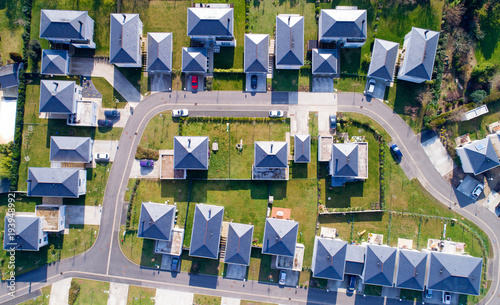 Photo aérienne de maisons dans un quartier résidentiel de Sautron, France