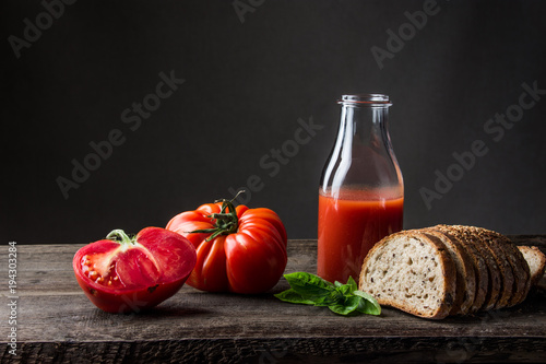pomidory i chleb