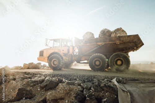 camion de chantier en action