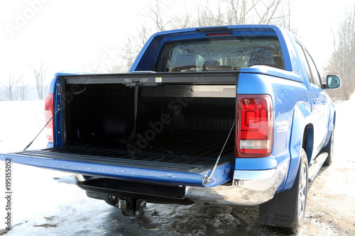 blauer Pickup 