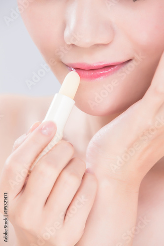 woman use lip balm
