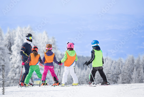 Szkółka narciarska na szczycie góry