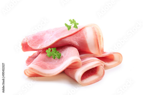 tranche de jambon sur fond blanc