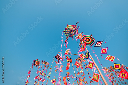 The use of colorful yarn to fabricate a flag or ornament decorating the premises of the festival. 