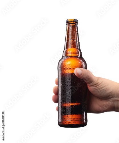 butelka piwa w ręku