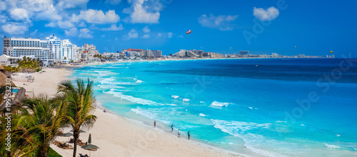 Cancun showing blue waters