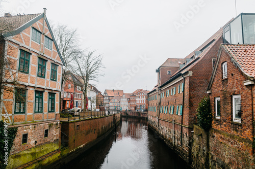 Historischer alter Hafen der Hansestadt Stade im Frühjahr