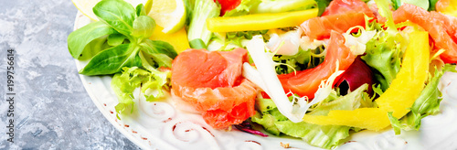 Lettuce salad with salmon