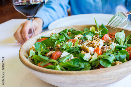 Ensalada con rúcula y tomates