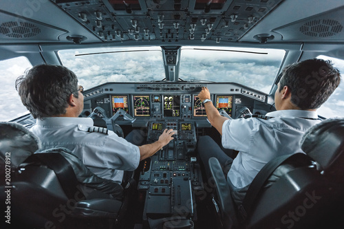 Embraer 190 Cockpit