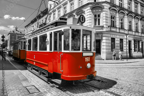 stary zabytkowy tramwaj w królewskim mieście Kraków w Polsce