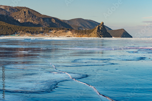 Jezioro Bajkał zimą.