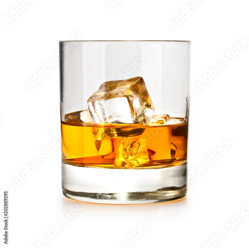 whiskiey glass with ice