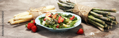 Vegan Asparagus salad with strawberries