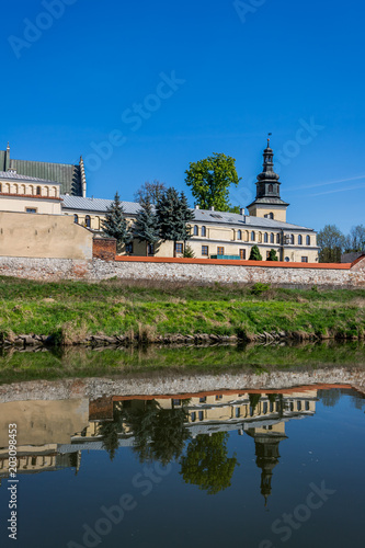 L'église Salwator de Cracovie vue depuis Le Vistule