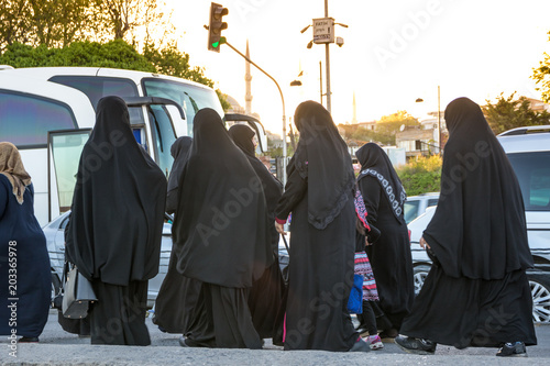 Istanbul - Frauen in muslimischer Kleidung