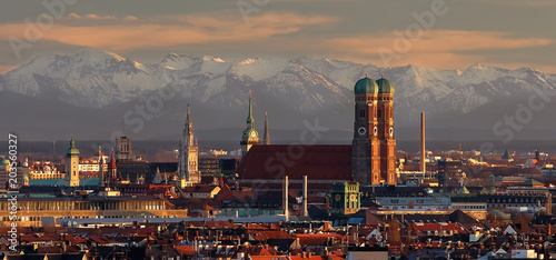 München bei Fön mit Blick in die bayerischen Alpen