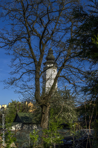 zabytkowe kamieniczki, mury, miasto 