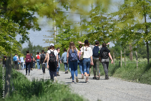 jeunes ecole excursion education etudiants groupe nature été 