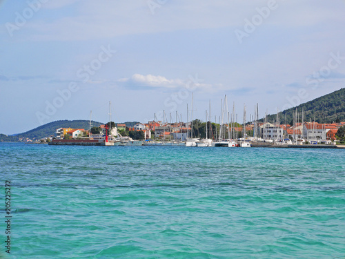 Marina port z łódkami na Chorwacji