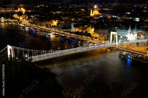 Budapeszt by night, Budapeszt nocą