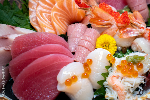 Zamknij się duży zestaw sashimi,