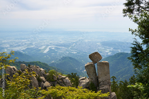 絶対に落ちない奇岩