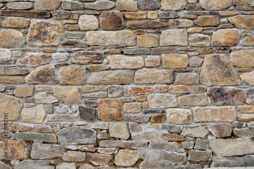 Magnifique mur de pierres en granit à Perros-Guirec en Bretagne