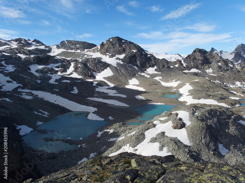 Alpy, Francja, La Thuile - szmaragdowe górskie jeziorka