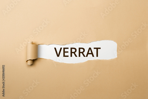 VERRAT Schriftzug - aufgerissenes Papier