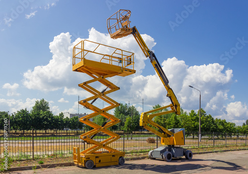 Self propelled wheeled articulated boom lift and scissor lift