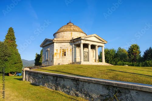 Ispra Mausoleo Castelbarco, Lago Maggiore - Ispra Mausoleo Castelbarco, Lago Maggiore