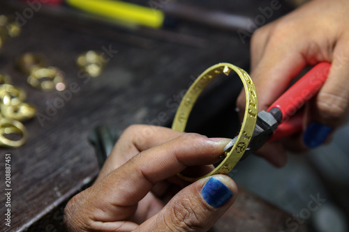 goldsmith use Pliers cutting Bracelets.