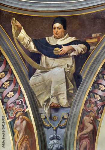 REGGIO EMILIA WŁOCHY, KWIECIEŃ, - 12, 2018: Fresk święty Thomas Aquinas w kopule kościelna bazylika San Prospero C. Manicardi, G. Ferrari i A. Lugli (1884-1885).