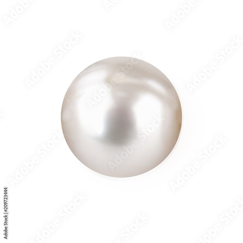 Migocąca biała naturalna perła odizolowywająca na białym tle